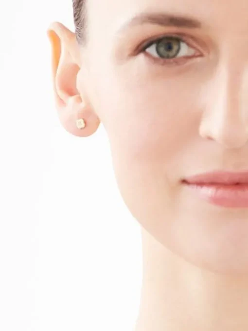 Kolczyki z żółtego złota z diamentami - kwiaty - 0,008 ct - próba 375