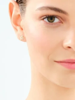 Kolczyki z żółtego złota z diamentami - liście - 0,01 ct - próba 585