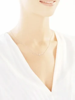 Naszyjnik srebrny - krzyż