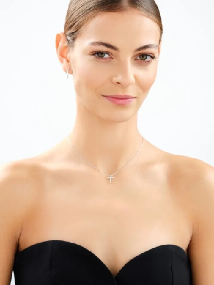 Naszyjnik srebrny z cyrkoniami - krzyż