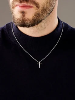 Naszyjnik srebrny z cyrkoniami - krzyż