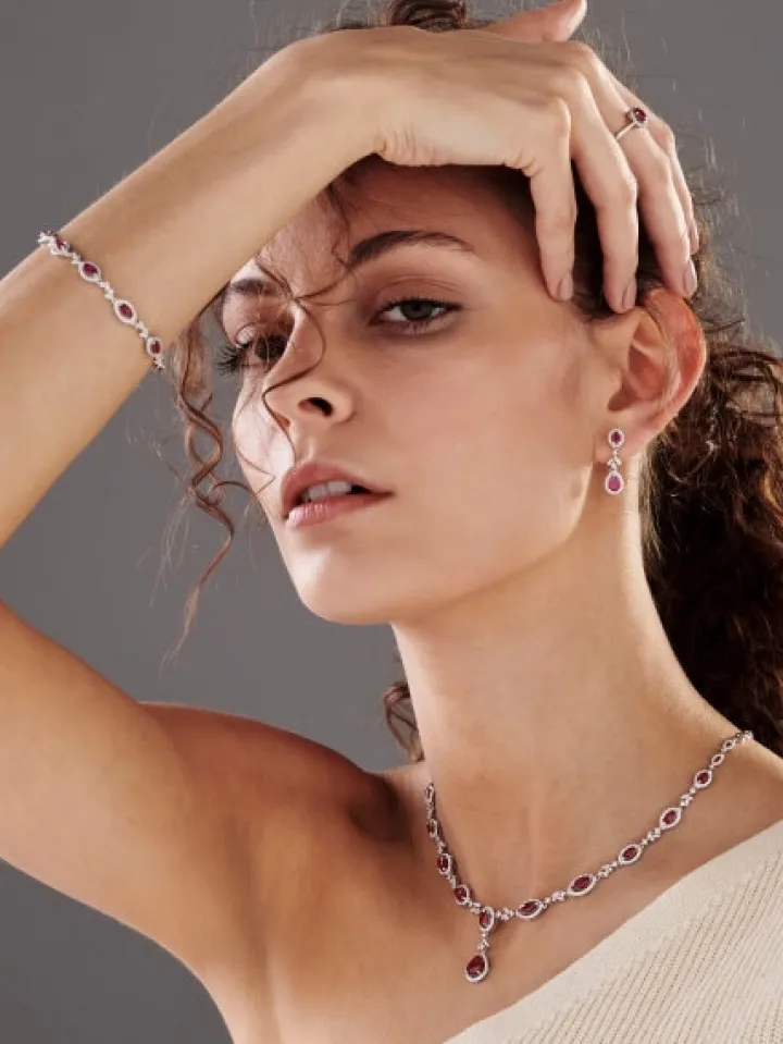 Naszyjnik z białego złota z brylantami i rubinami - próba 585