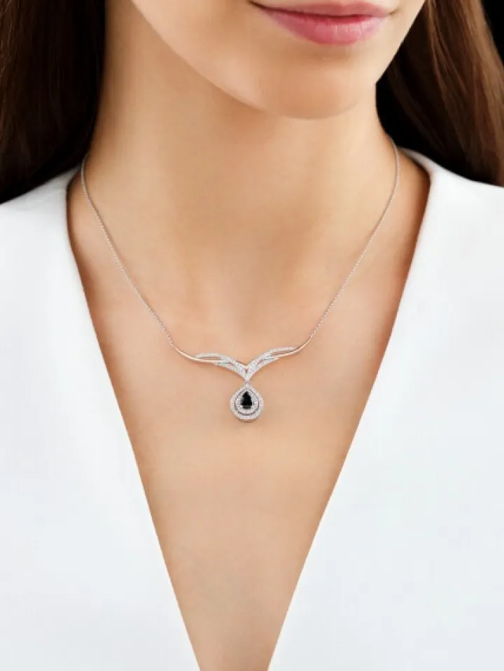 Naszyjnik z białego złota z brylantami i szafirem - próba 585