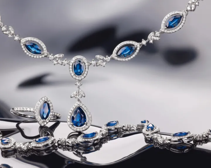 Naszyjnik z białego złota z brylantami i szafirami - próba 585