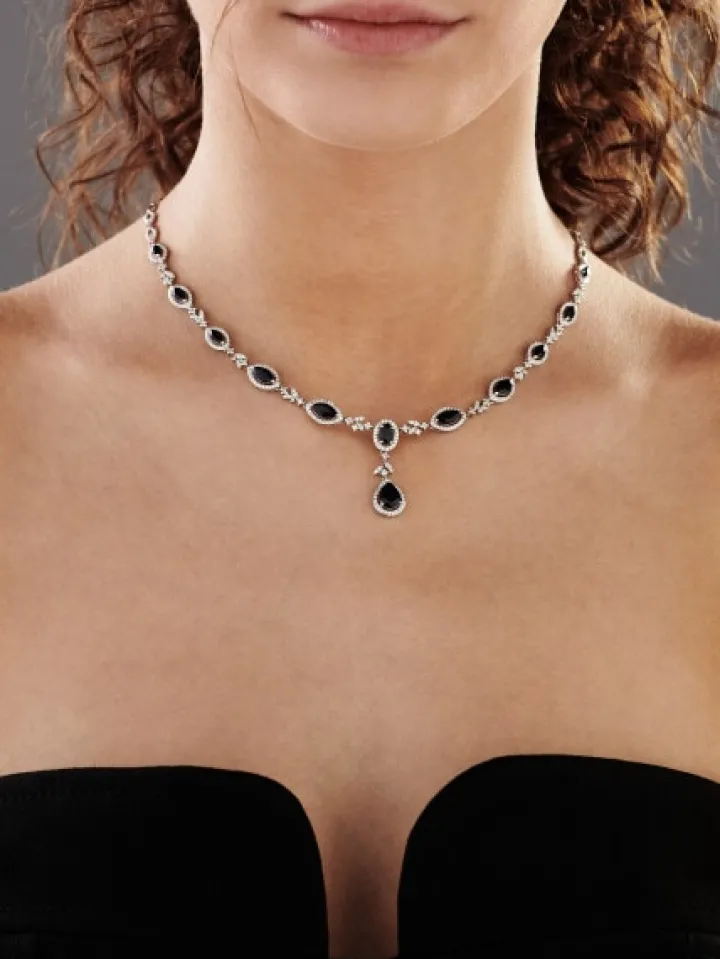 Naszyjnik z białego złota z brylantami i szafirami - próba 585