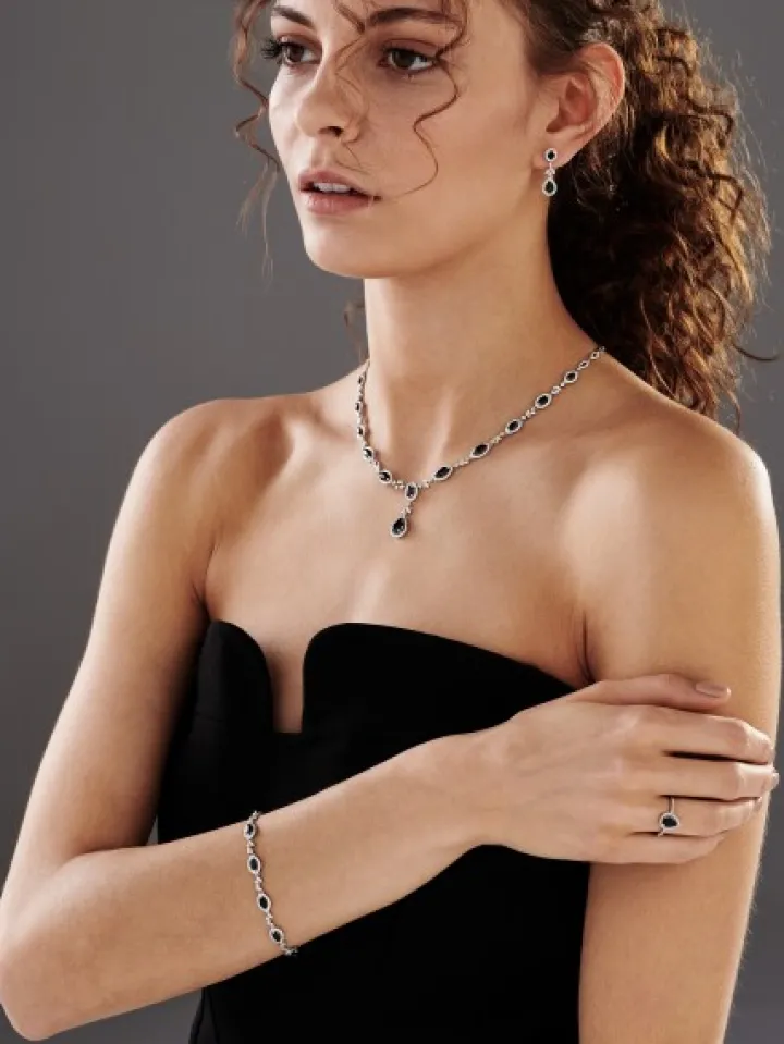 Naszyjnik z białego złota z brylantami i szafirami - próba 585