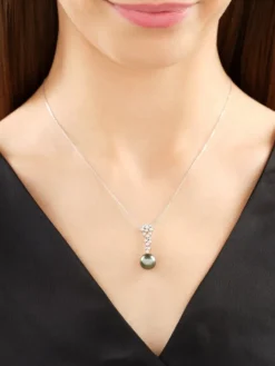 Naszyjnik z białego złota z brylantami i perłą Tahiti - próba 585