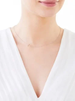 Naszyjnik z białego złota z brylantem - krzyż - 0,006 ct - próba 375