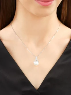 Naszyjnik z białego złota z brylantami i perłą South Sea - próba 750