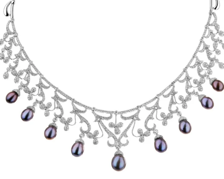 Naszyjnik z białego złota z diamentami i perłami - próba 750