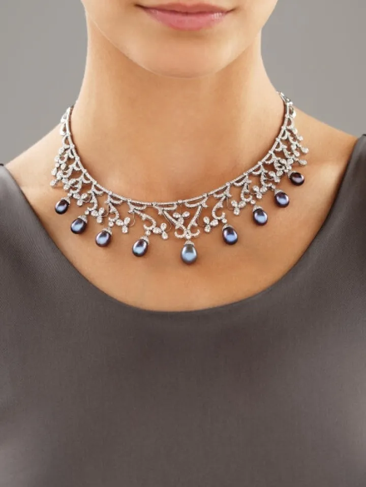 Naszyjnik z białego złota z diamentami i perłami - próba 750