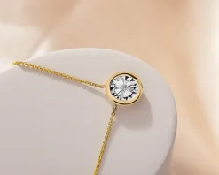 Naszyjnik z żółtego i białego złota z brylantem - 0,03 ct - próba 375