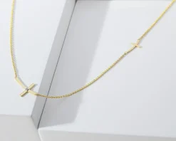 Naszyjnik z żółtego złota z diamentem - krzyże - 0,004 ct - próba 375