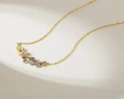 Naszyjnik z żółtego złota z diamentami, kamieniami szlachetnymi i ozdobnymi - liście - próba 375