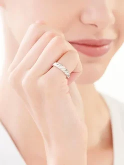 Pierścionek srebrny z cyrkoniami