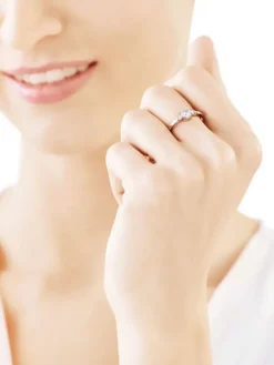 Pierścionek srebrny z cyrkoniami