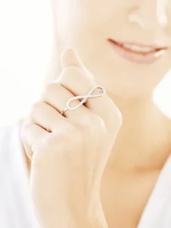 Pierścionek srebrny z cyrkoniami - nieskończoność