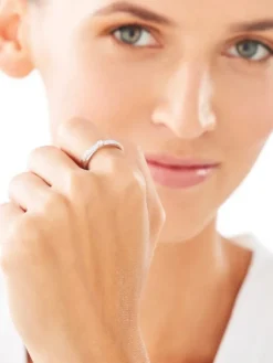 Pierścionek srebrny z cyrkoniami