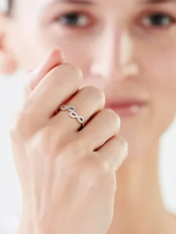 Pierścionek srebrny z cyrkoniami - nieskończoność