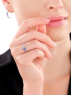 Pierścionek srebrny z cyrkoniami - kwiaty