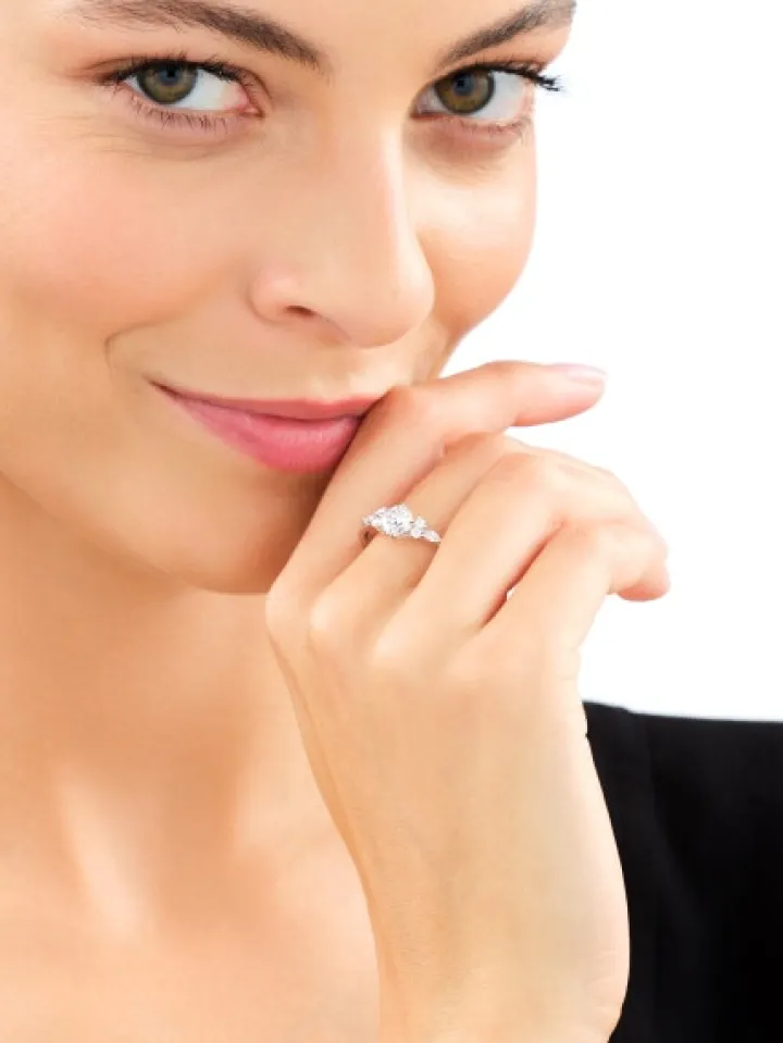 Pierścionek srebrny z cyrkoniami