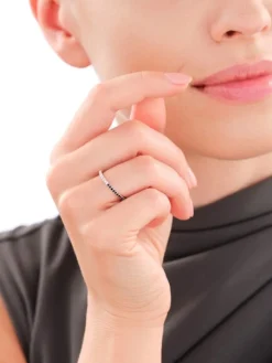 Pierścionek srebrny z cyrkoniami - Eternity