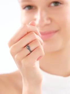 Pierścionek srebrny z markasytami