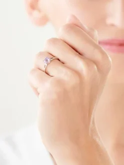 Pierścionek z białego złota z diamentami i ametystem - próba 375