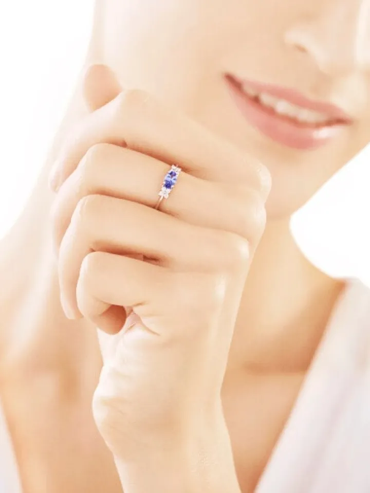 Pierścionek z białego złota z brylantami i tanzanitem - próba 585