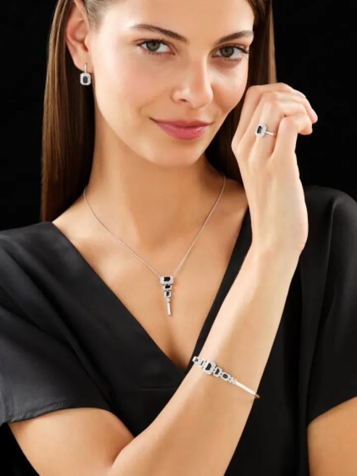 Pierścionek z białego złota z diamentami i szafirem - próba 585