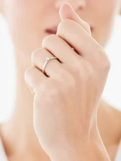 Pierścionek z białego złota z brylantem - 0,10 ct - próba 585