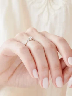 Pierścionek z białego złota z brylantem - 0,24 ct - próba 585