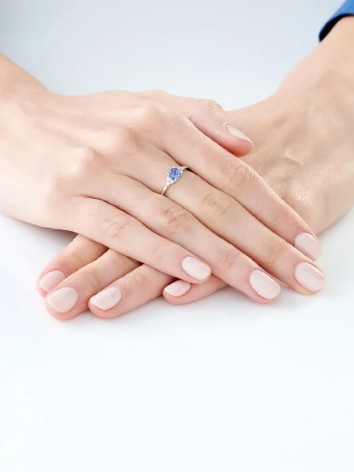 Pierścionek z białego złota z brylantami i tanzanitem - próba 585