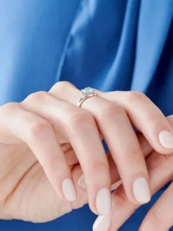 Pierścionek z białego złota z diamentami - 0,06 ct - próba 750