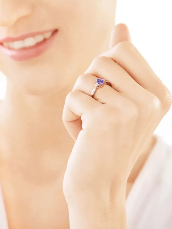 Pierścionek z białego złota z brylantami i tanzanitem - próba 585