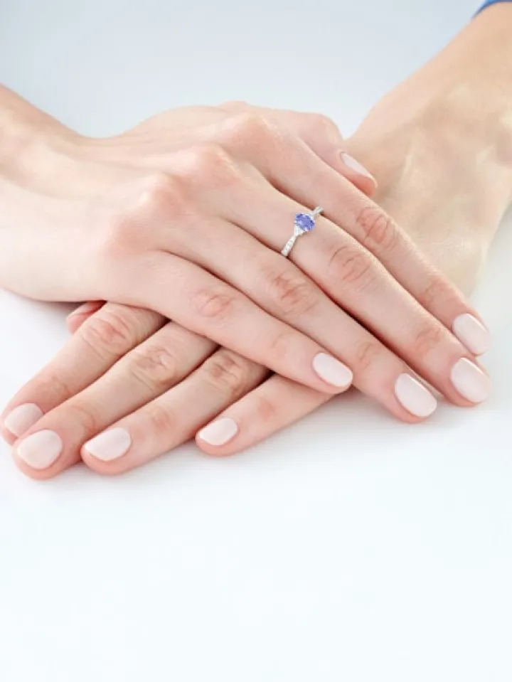 Pierścionek z białego złota z brylantami i tanzanitem - próba 585