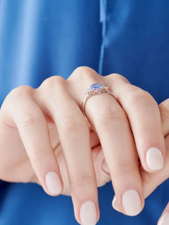 Pierścionek z białego złota z brylantami i tanzanitem - próba 585