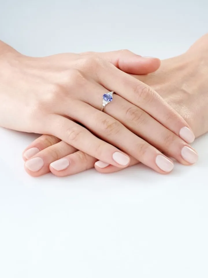 Pierścionek z białego złota z brylantami i tanzanitem - próba 585