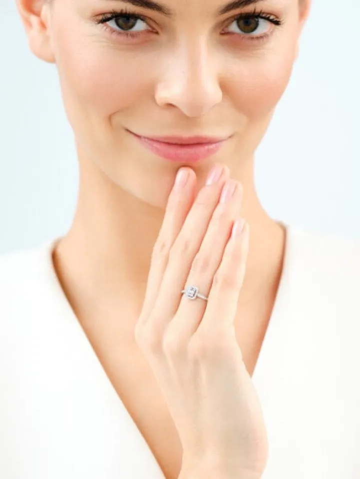 Pierścionek z białego złota z diamentami - 0,19 ct - próba 585