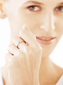 Pierścionek z białego złota brylantem - 0,05 ct - próba 375