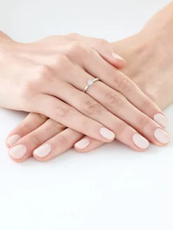 Pierścionek z białego złota z diamentami - 0,07 ct - próba 750