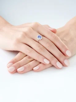 Pierścionek z białego złota z brylantami i tanzanitem - próba 585