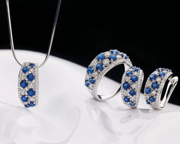 Pierścionek z białego złota z brylantami i szafirami - próba 585