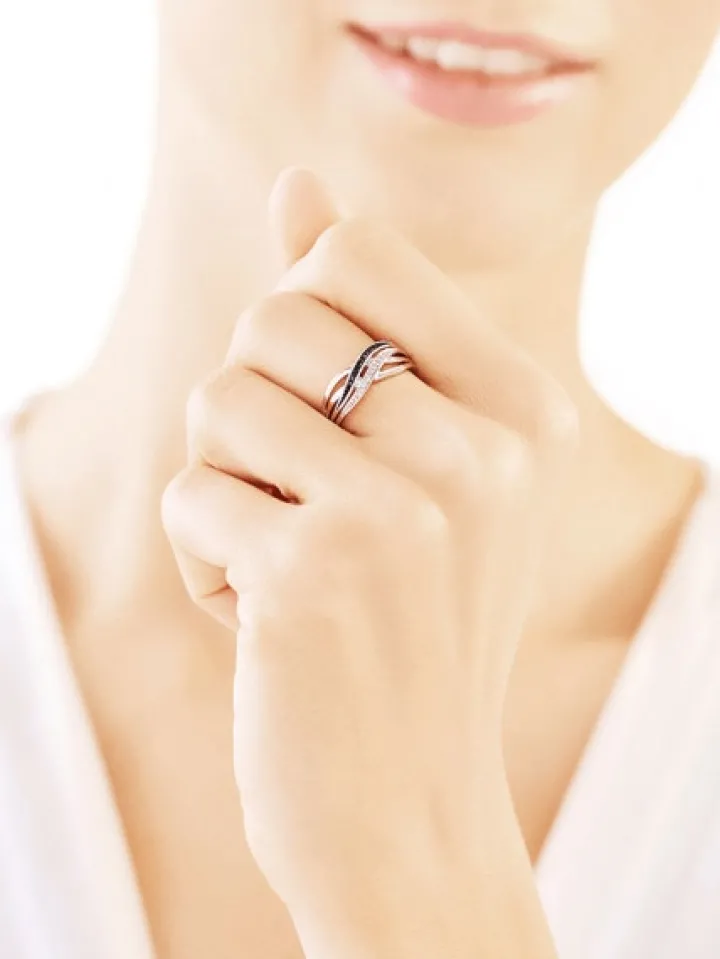 Pierścionek z białego złota z diamentami - 0,04 ct - próba 585