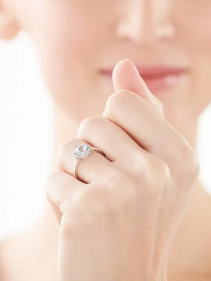 Pierścionek z białego złota z diamentami i akwamarynem - próba 585