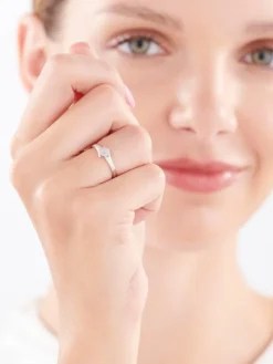 Pierścionek z białego złota z diamentami - 0,04 ct - próba 585