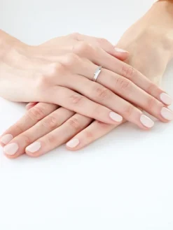 Pierścionek z białego złota z brylantami - 0,03 ct - próba 585