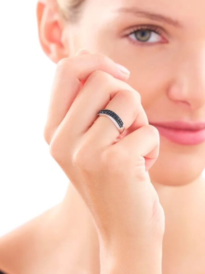 Pierścionek z białego złota z diamentami i szafirami - próba 585