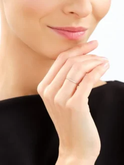 Pierścionek z białego złota z diamentami - 0,01 ct - próba 375