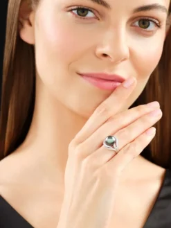 Pierścionek z białego złota z brylantami i perłą Tahiti - próba 750